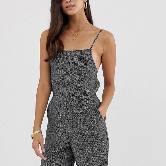 ASOS design strappy back jumpsuit with elasticated leg- black/white ⚪️⚫️⚪️⚫️⚪️ - Picture 3 of 13
